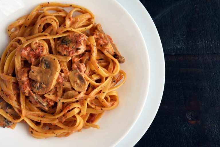 Sun-Dried Tomato and Mushroom Pasta In a Garlic and Basil Sauce