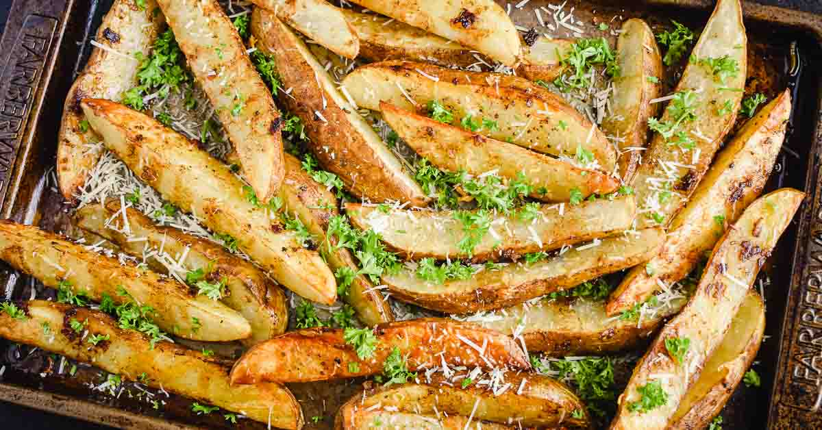 Crispy Garlic Baked Potato Wedges - Cafe Delites