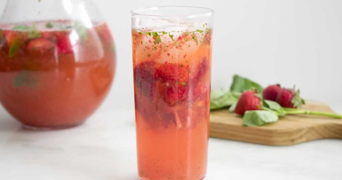 Strawberry Basil Lemonade | Recipe Review by The Hungry Pinner