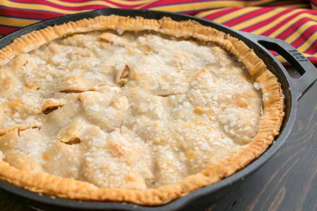 Cast Iron Pan Apple Pie - Recipe Review by The Hungry Pinner