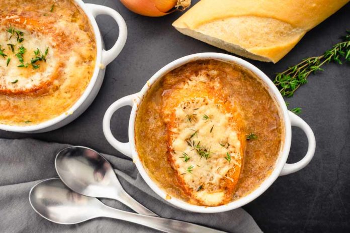 https://www.hungrypinner.com/wp-content/uploads/2022/03/julia-childs-french-onion-soup-696x464.jpg