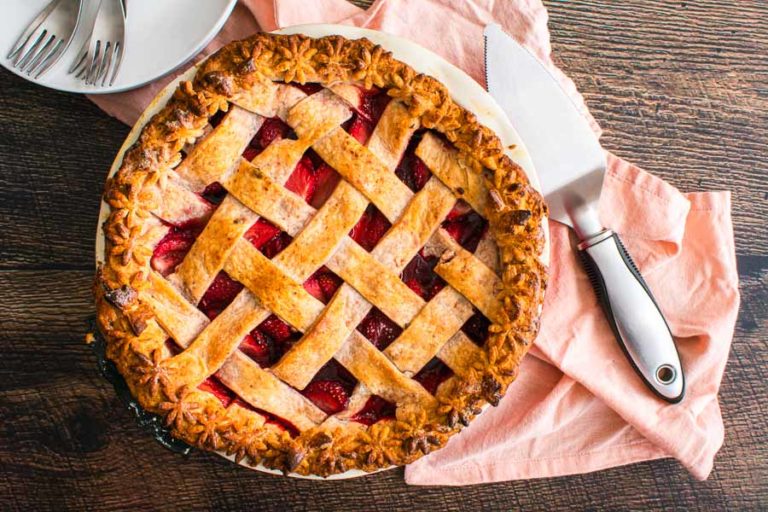 Strawberry Pie with Strawberry Crust