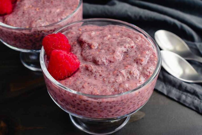 Healthy Raspberry Chia Pudding