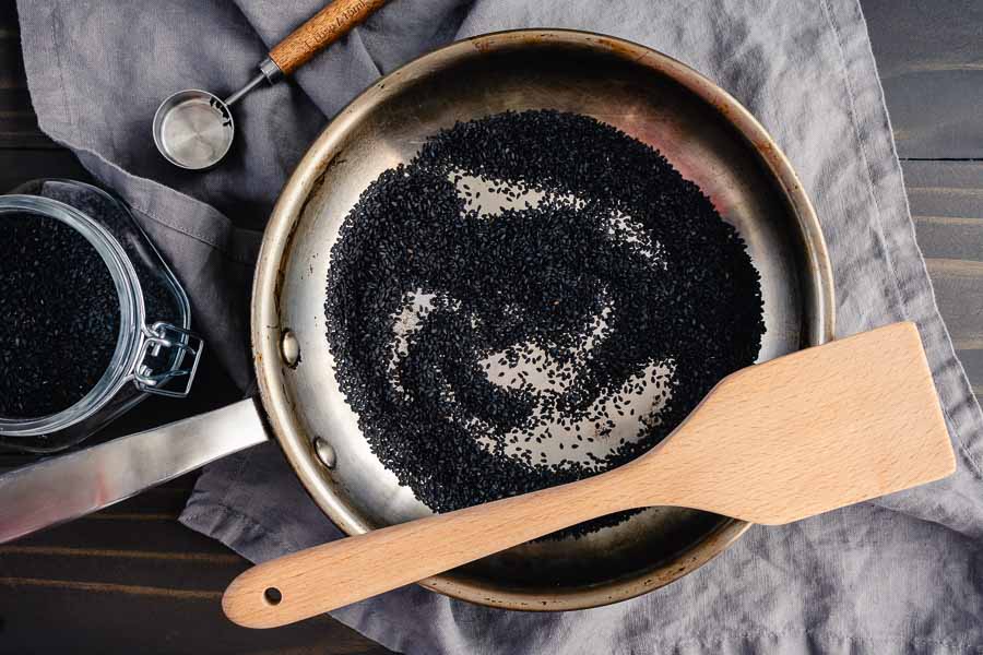 Toasted black sesame seeds